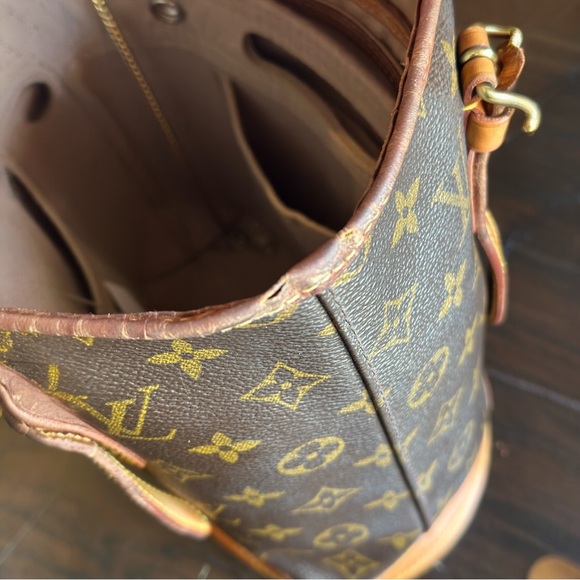 Authentic Louis Vuitton Monogram PM Bucket Handbag made December 2000 in France - Picture 4 of 16